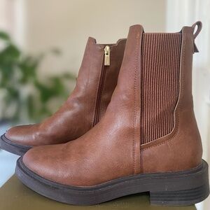 Anabelle Chelsea Womens Solid Faux Leather Chelsea Boots